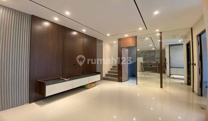  Rumah Semi Furnished Baru SHM - Sertifikat Hak Milik di Babatan Pantai, Mulyorejo 2