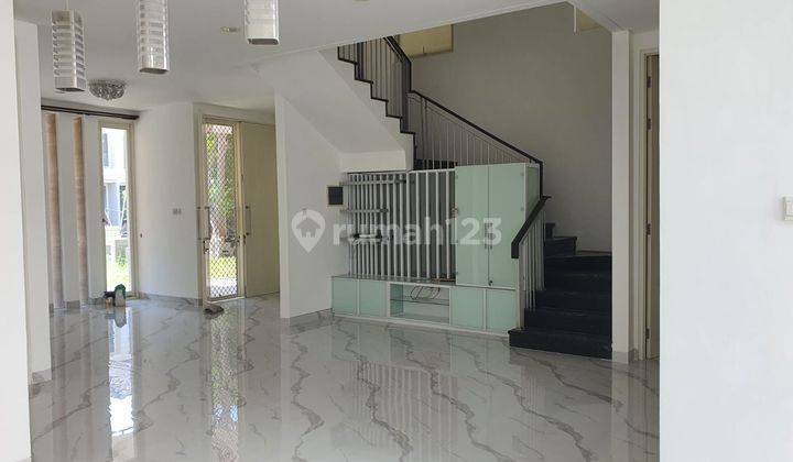 Dijual  Rumah di Palm Beach, Pakuwon City Bagus Semi Furnished 2