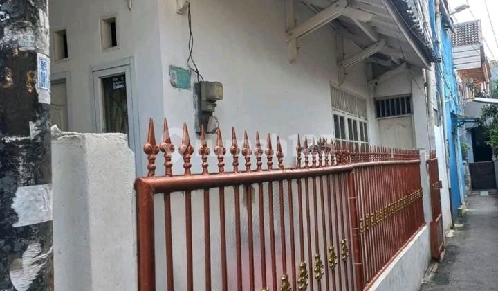 For Sale Cheap 3-Story House in Cempaka Putih, Central Jakarta For Sale Cheap 3-Story House in Cempaka Putih, Central Jakarta