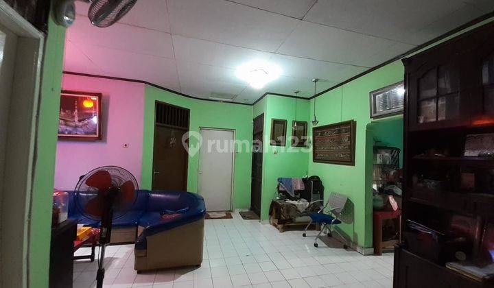 ruang keluarga rumah dijual dalam komplek malaka