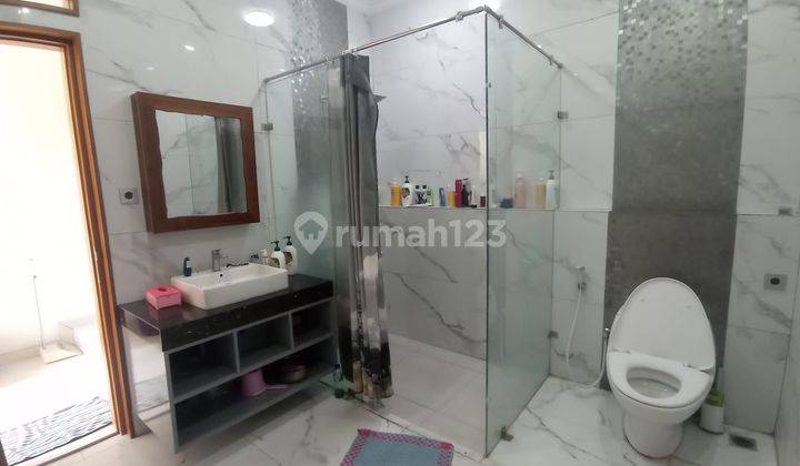 Dijual Rumah 2.5 Lantai Cantik dalam komplek Bumi Malaka Asri, Duren Sawit, Jakarta Timur 2