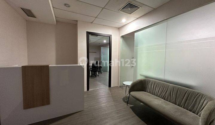 Disewakan Kantor Jakarta Selatan fully furnished luas 138m² 2