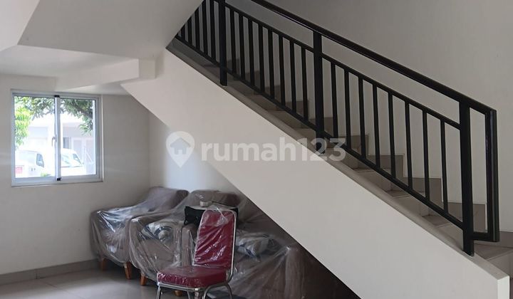 Rumah di Summarecon 2 Lantai SHM Bagus Selatan