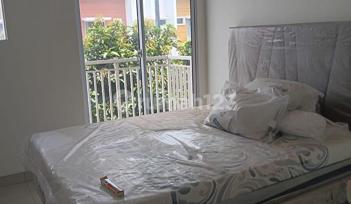 Rumah di Summarecon 2 Lantai SHM Bagus Selatan 2