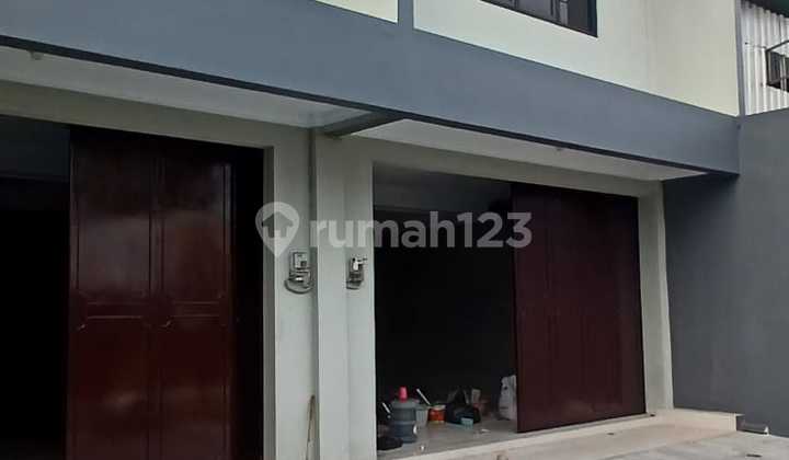 DISEWAKAN/FOR RENTRUKO BARU MAINROAD TERUSAN KOPO RAYA , 2 LANTAILM 5 X 18 MTRLB 180 M2 , LT 105 M2 CARPORT 2LISTRIK TOKEN 2200 WATTAIR SIBLE , KM 2 HADAP SELATANOP : 100 JT/THNINFO : 08221857xxxxTEGUH BUDIMAN/XMAC