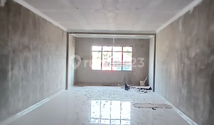 DISEWAKAN/FOR RENTRUKO BARU MAINROAD TERUSAN KOPO RAYA , 2 LANTAILM 5 X 18 MTRLB 180 M2 , LT 105 M2 CARPORT 2LISTRIK TOKEN 2200 WATTAIR SIBLE , KM 1HADAP SELATANOP : 100 JT/THNINFO : 08221857xxxxTEGUH BUDIMAN/XMAC