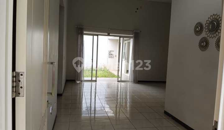 FOR RENT
Ready-to-Occupy House @ KBPLT  162 M2
Width 9 meters, Length 18 meters
Bedrooms = 3, Bathrooms = 2
Area: Purbasari
Purwakarta Kulon
Rental Price 65 Million/Year Negotiable
Info: 0822.1857.7273
Teguh Budiman/XMAC