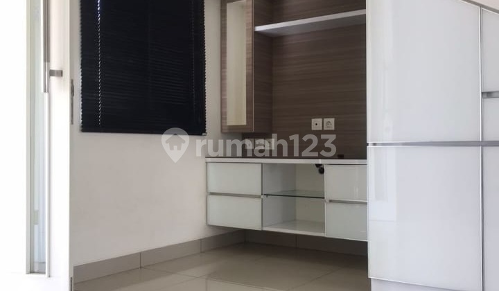 FOR SALE: House in a Comfortable Complex @Summarecon Cluster Amanda. 2 Bedrooms, 1 Bathroom. Land Area: 128 m². Building Area: 110 m². 2 Floors. Electricity: 2,200 Watts. Road Width: 8 m. Front Width: 8 m. Length: 16 m. Facing: North. Water Source: PDAM. Price: 2.3 Billion Negotiable. FOR SALE: House in a Comfortable Complex @Summarecon Cluster Amanda. 2 Bedrooms, 1 Bathroom. Land Area: 128 m². Building Area: 110 m². 2 Floors. Electricity: 2,200 Watts. Road Width: 8 m. Front Width: 8 m. Length: 16 m. Facing: North. Water Source: PDAM. Price: 2.3 Billion Negotiable.