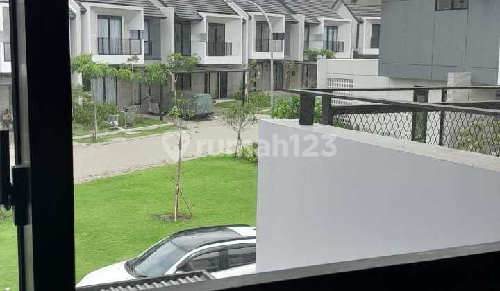 DISEWAKAN Rumah 2 Lt Tatar Punawangi, Kota Baru Parahyangan. Lokasi tepat di hadapan Taman Lingkungan. 