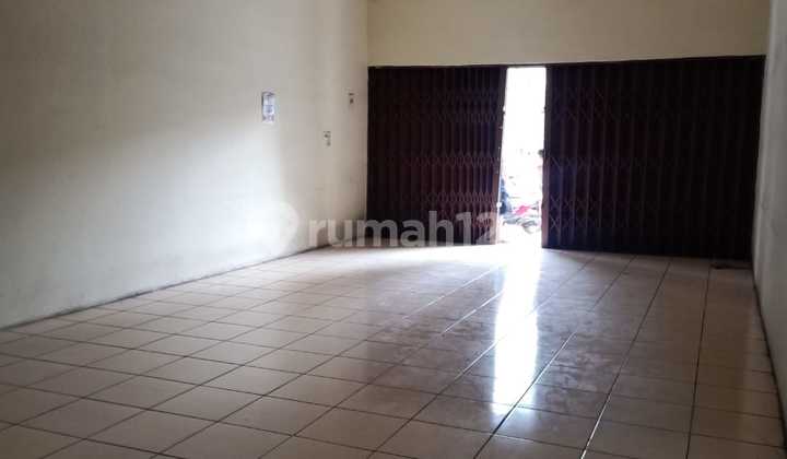FOR SALE: TKI 3_**) RUKO (SHOP HOUSE) BUSY & STRATEGIC LOCATION*) ON RAMAILU STREETAREA: 5 X 17 METERSFLOORS: 2FACING WESTWATER READYELECTRICITY 2200 WATT2 BATHROOMSWATER TANK & FILTERHGB CERTIFICATE, LEASED CONDITION.PRICE: 2.7 B (NEGOTIABLE)INFO & VIEWING: 0822.1857.7273TEGUH BUDIMAN/XMAC 2