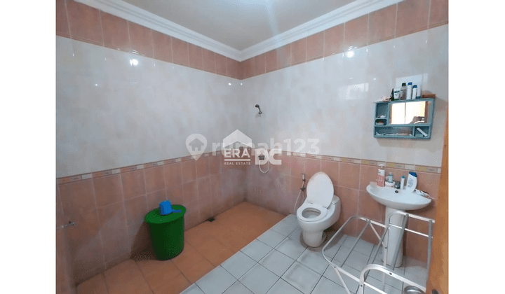 Rumah 2 Lantai Bagus Furnished Tengah Kota Mewah 2