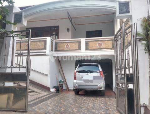 Rumah di Vila Pertiwi Depok ada kolam renang 1