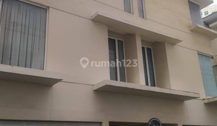 Town House Simprug Gallery Residence  Kebayoran Lama  Jakarta Selatan  2