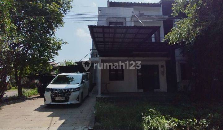 Rumah 2 lantai di Perumahan Raffles Hills Sukatani Tapos Depok Jawa Barat.
 1