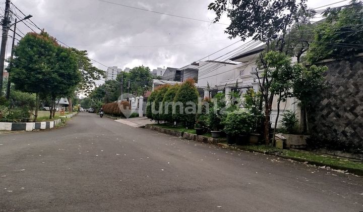Luxurious 2-Story House in Tomang City Garden Complex, West Jakarta 2