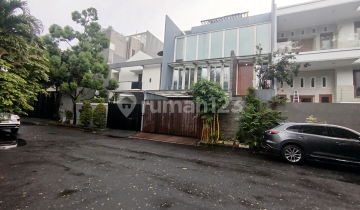 Kembangan - 3-Story Minimalist House in Puri Kembangan
