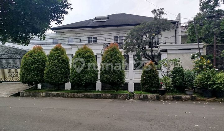 Rumah Mewah 2 LT di Komplek Tomang City Garden, Jakbar