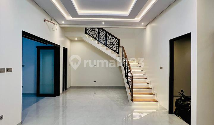 Rumah Bergaya Kontenporer Dilingkungan 2