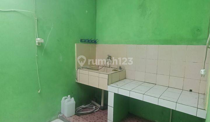 Di jual rumah dalam komplek sangat murah harga di bawah pasar. Hanya 5 menit dari terminal Cicaheum SHM 2