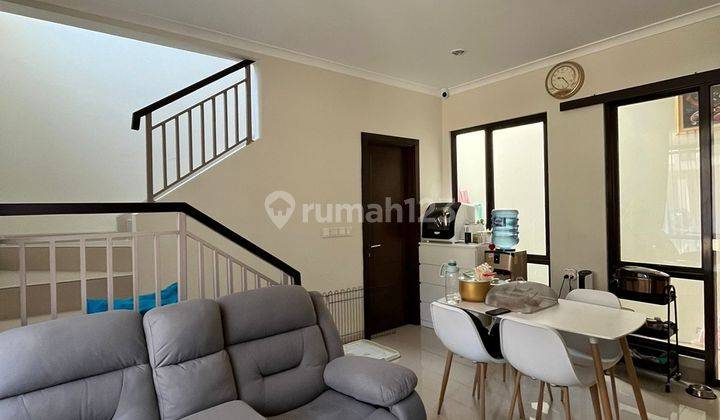 DI  RUMAH 2 LANTAI DENGAN FURNISHED DI PODOMORO 2