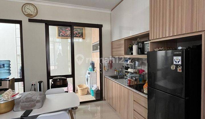 DI  RUMAH 2 LANTAI DENGAN FURNISHED DI PODOMORO 1