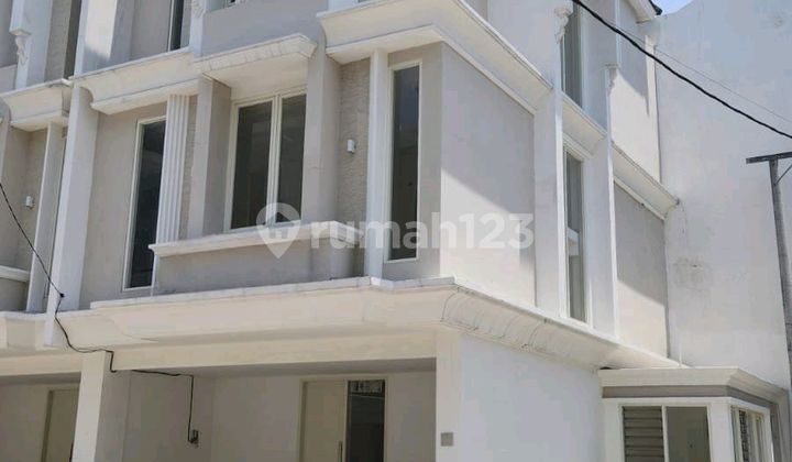 Dijual Rumah Townhouse Maxel Dharmahusada 1