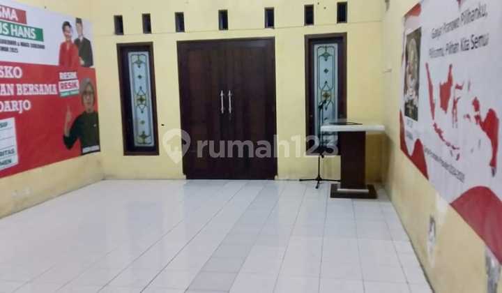 For Sale Well-Maintained Minimalist Tropical House in Wisma Tropodo 2
