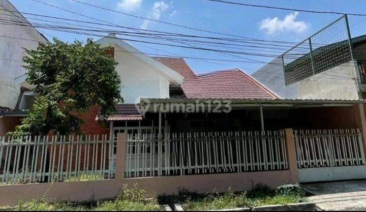 Disewakan Rumah Putat Indah Tengah Row Jalan 4 Mobil 1