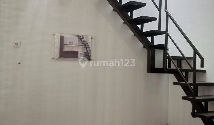 Rumah 3 Lantai Baru Semi Furnished di Gading Serpong, Tangerang 2