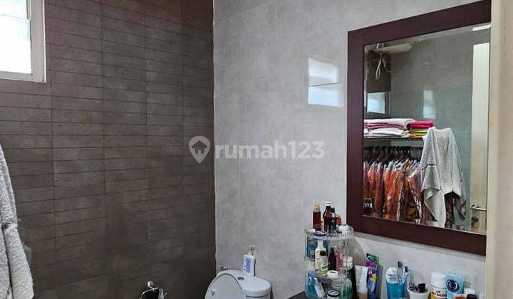 Rumah 2 Lantai Bagus Semi Furnished di Pondok Hijau Golf Tgr 2