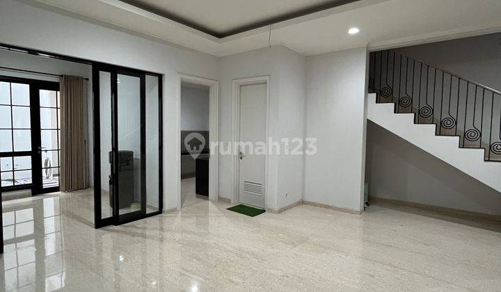 Rumah 3 Lantai Bagus di Sutera Winona, Alam Sutera, Tangerang 2