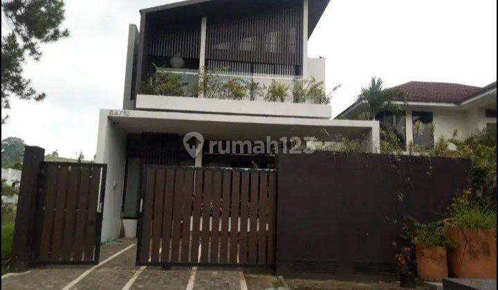 Rumah 2 Lantai Bagus Unfurnished SHM di Jl Puspa Cempaka, Bandung 1