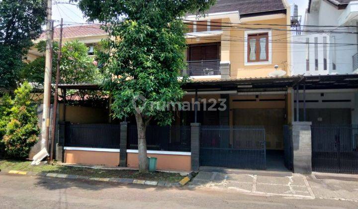 Rumah 2 Lantai Bagus Semi Furnished SHM di Batununggal, Bandung 2