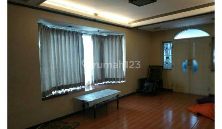 Rumah 3 Lantai Bagus Semi Furnished SHM di Astanaanyar, Bandung 2