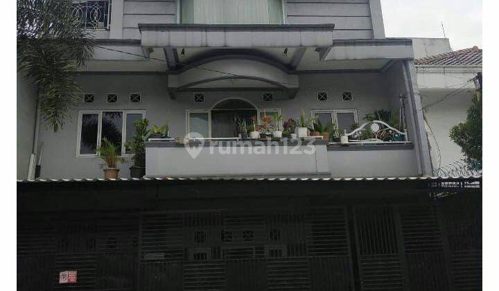 Rumah 3 Lantai Bagus Semi Furnished SHM di Astanaanyar, Bandung 1