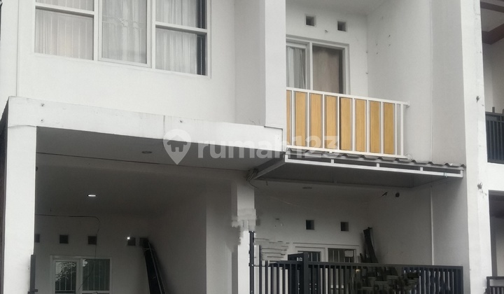 Empty House Ready to Live Strategic Location Sarijadi