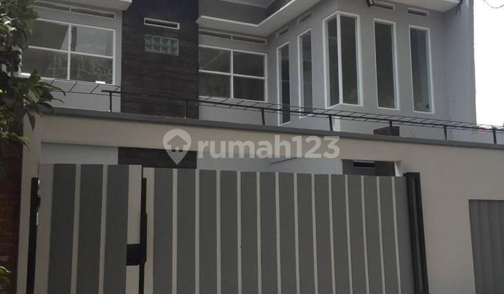 Rumah Baru Siap Huni Ada Kolam Renangnya Di Setiabudi
