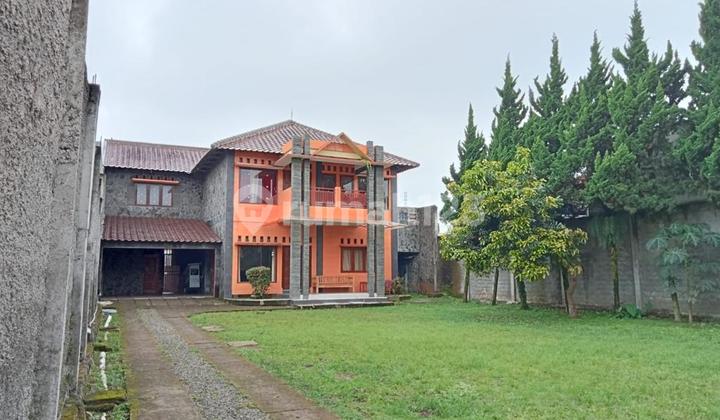 Rumah Villa di Lembang Siap Huni Halaman Luas