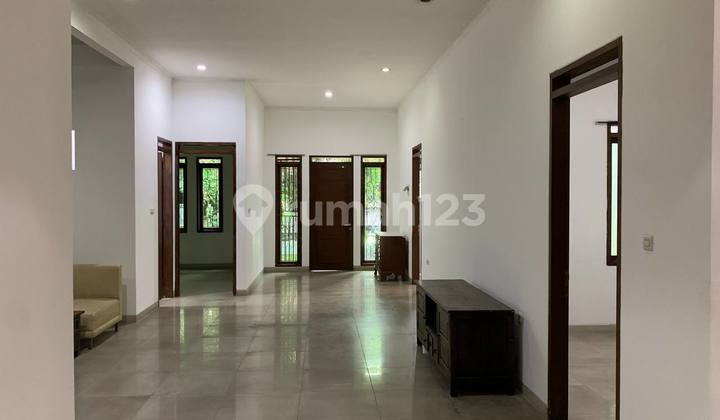 Well-Maintained Beautiful House Ready to Occupy in Batununggal Complex 2