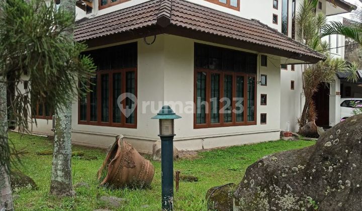 Well-Maintained House in Hook Position at Kembar Regol 2