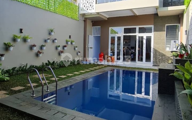 Beautiful Minimalist House with a Bandung View Very Comfortable in Setiabudi