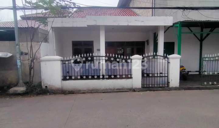 For Sale House+Active Badminton Court SHM in Arcamanik, Bandung City
