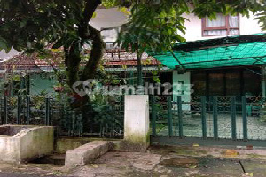 Rumah Lama Terawat Lokasi Bagus Turangga