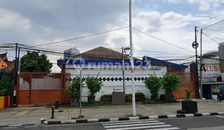 Bawah Njop Rumah Usaha Jatinegara di Jatinegara SHM Bagus Rumah