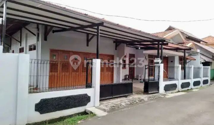Dibawah Pasar Lt 240 Pondok Bambu Jakarta Timur di Jl. Pahlawan Revolusi No. 8, Pondok Bambu, Duren Sawit, Kota Jakarta Timur, DKI Jakarta, Indonesia, 13430, Duren Sawit Rumah SHM Bagus