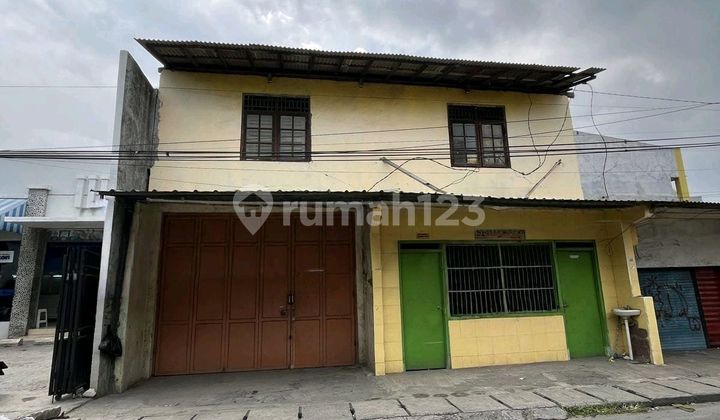 Di Jual Rumah Siap Huni,Cocok Buat Tempat Usaha Pinggir Jalan Utama.( Ivn 4311)