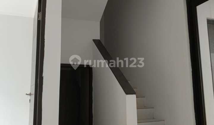 Di Jual Rumah Siap Huni Graha Raya ,Lokasi Strategis( Jnny Alsut 7411) 2