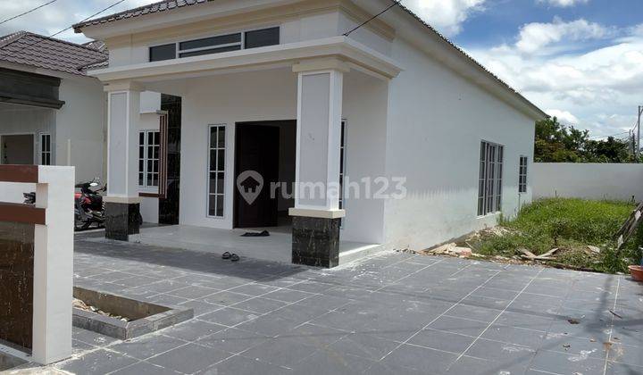 Rumah Hook Modern Minimalis, Tanah Luas di Binajaya, Pontianak Barat 1