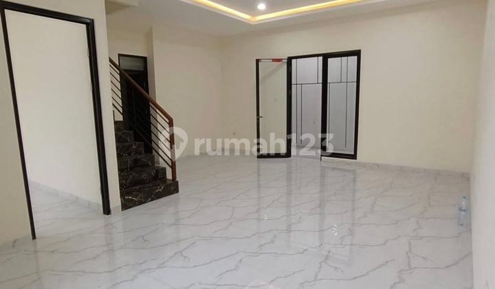 New Gress House in Mulyosari, near Sutorejo, Pakuwon City 2