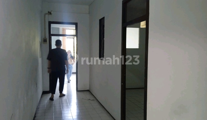 Cheap 3-Story Shop House on Jalan Ngagel Jaya Selatan Cheap 3-Story Shop House on Jalan Ngagel Jaya Selatan